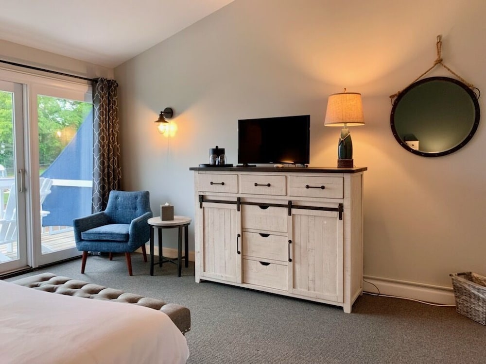 Smuggler’s Cove Inn 13/50