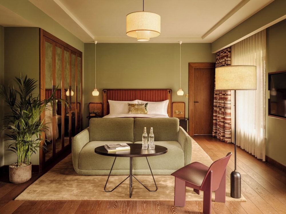 Grand, Sir, Suite, King Bed