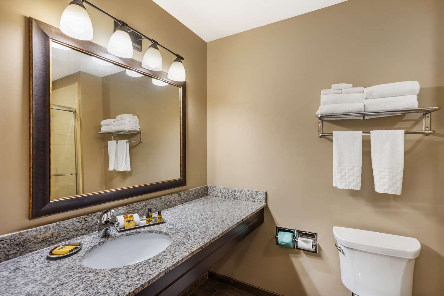 Best Western Plus Intercourse Village Inn & Suites 42/46