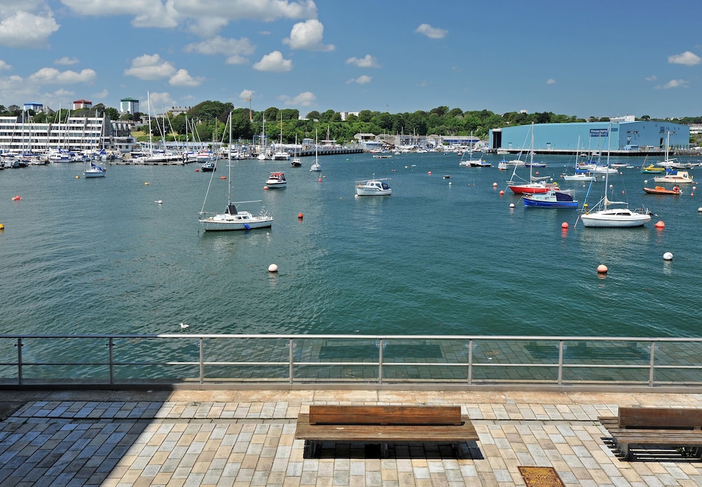 Drakes Wharf 26/34