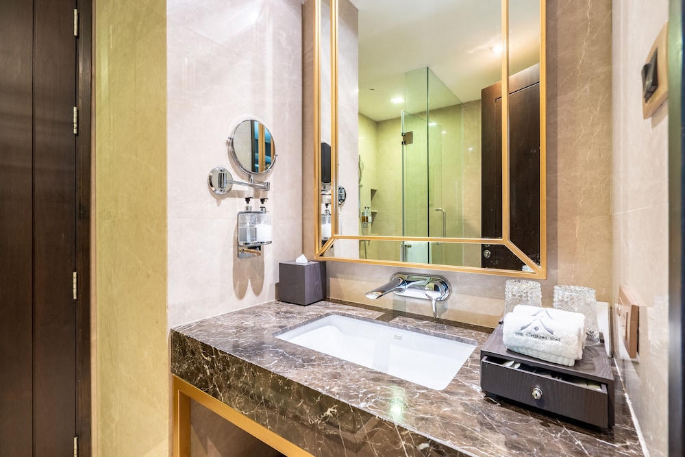 2 Bedrooms, Thita, Suite, King and Queen Bed, THE CHIANG MAI RIVERSIDE 4/4