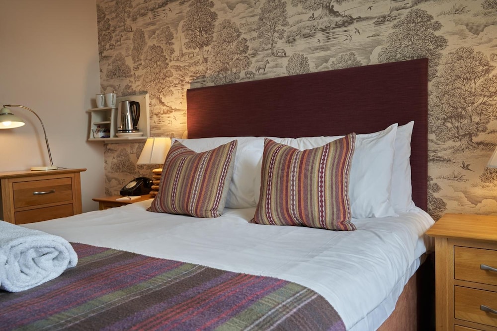 The Cotswold Gateway Hotel 7/25