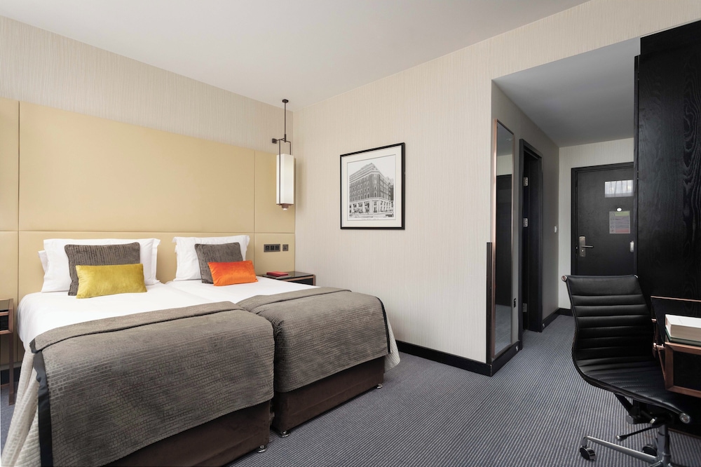 DELUXE, TWIN BEDS