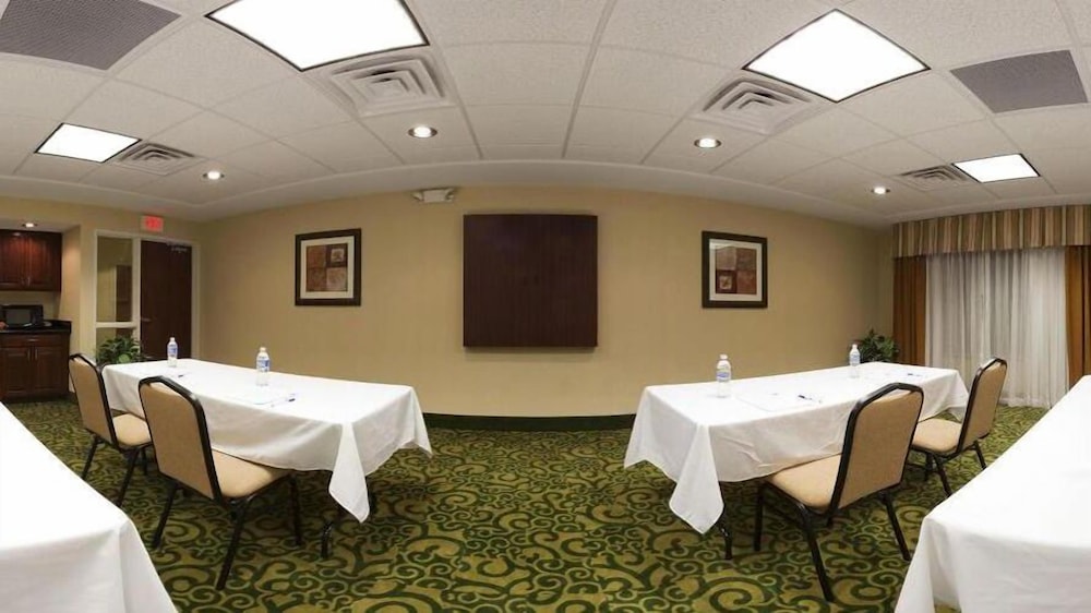 Holiday Inn Express Suites Portland 44/48