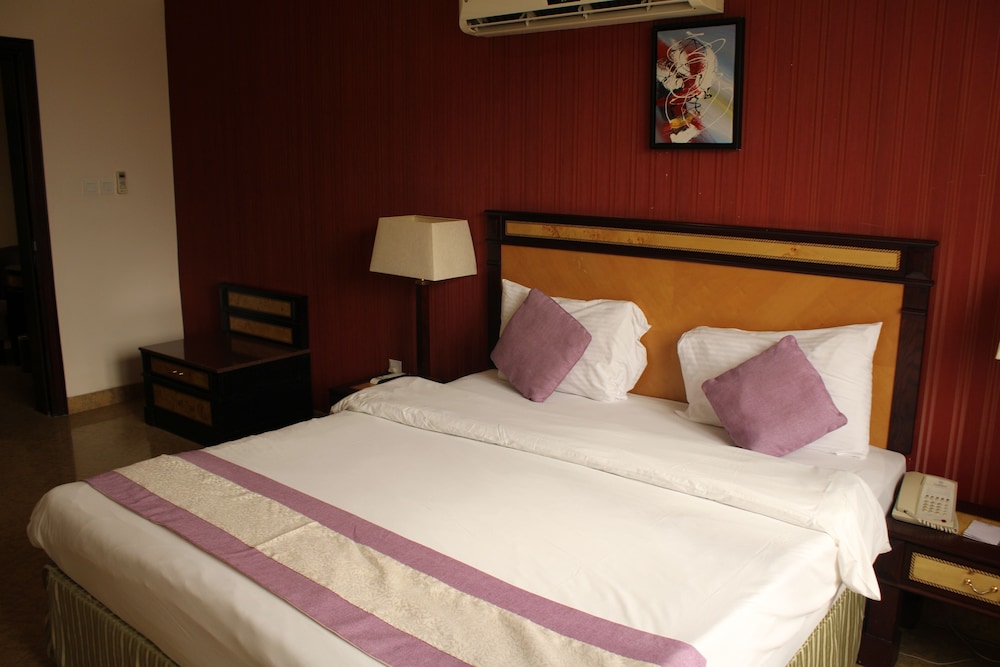 Garden Hotel 13/49