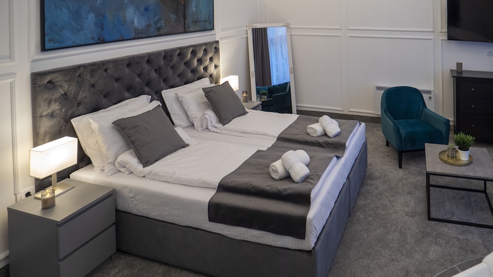 Kings Palace Suites 21/50