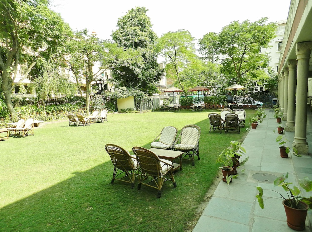 Hotel Arya Niwas 43/47