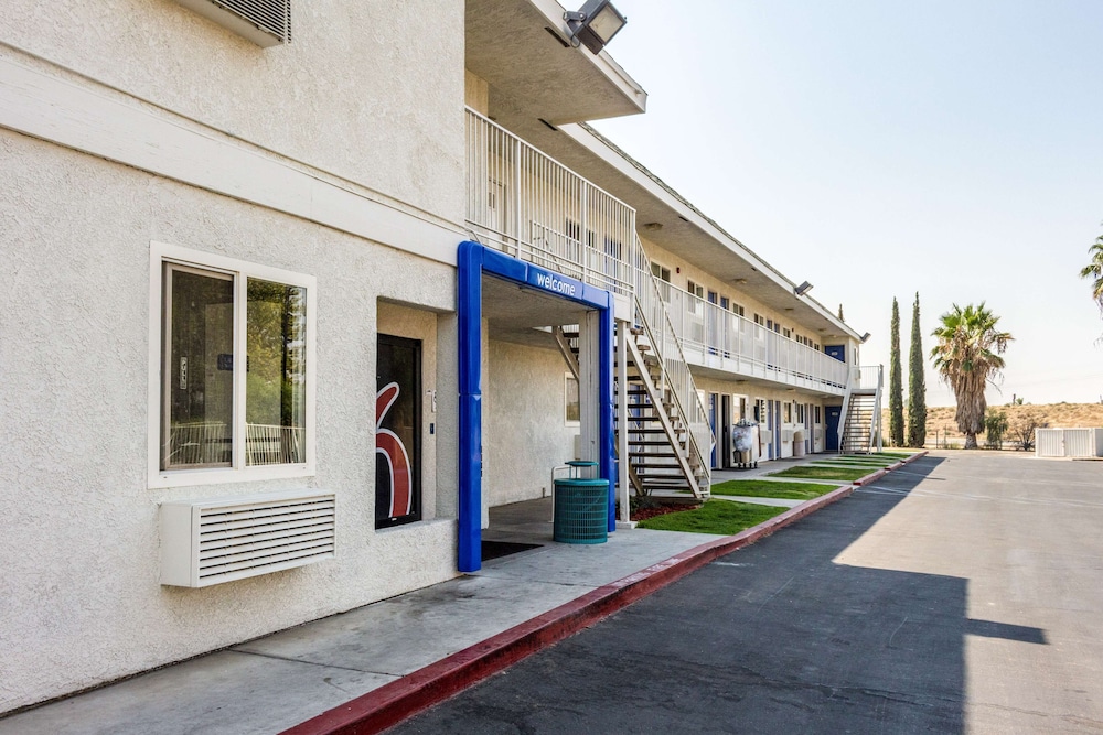 Motel6 Bakersfield, CA - East 29/39