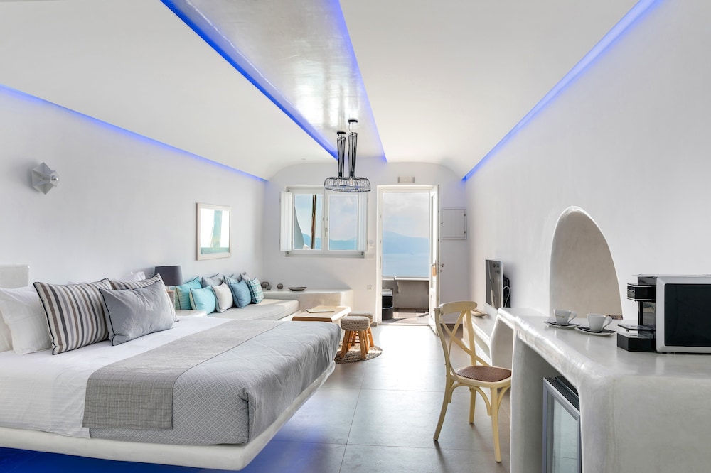 Secret Legend Suites - Adults Only 6/50