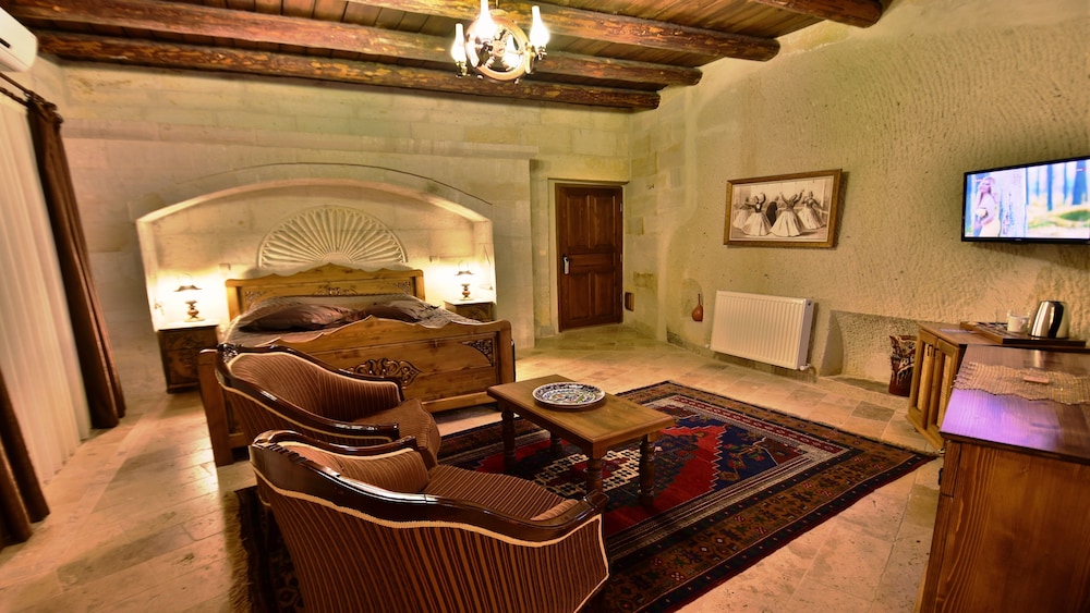 Harman Cave Hotel 40/78