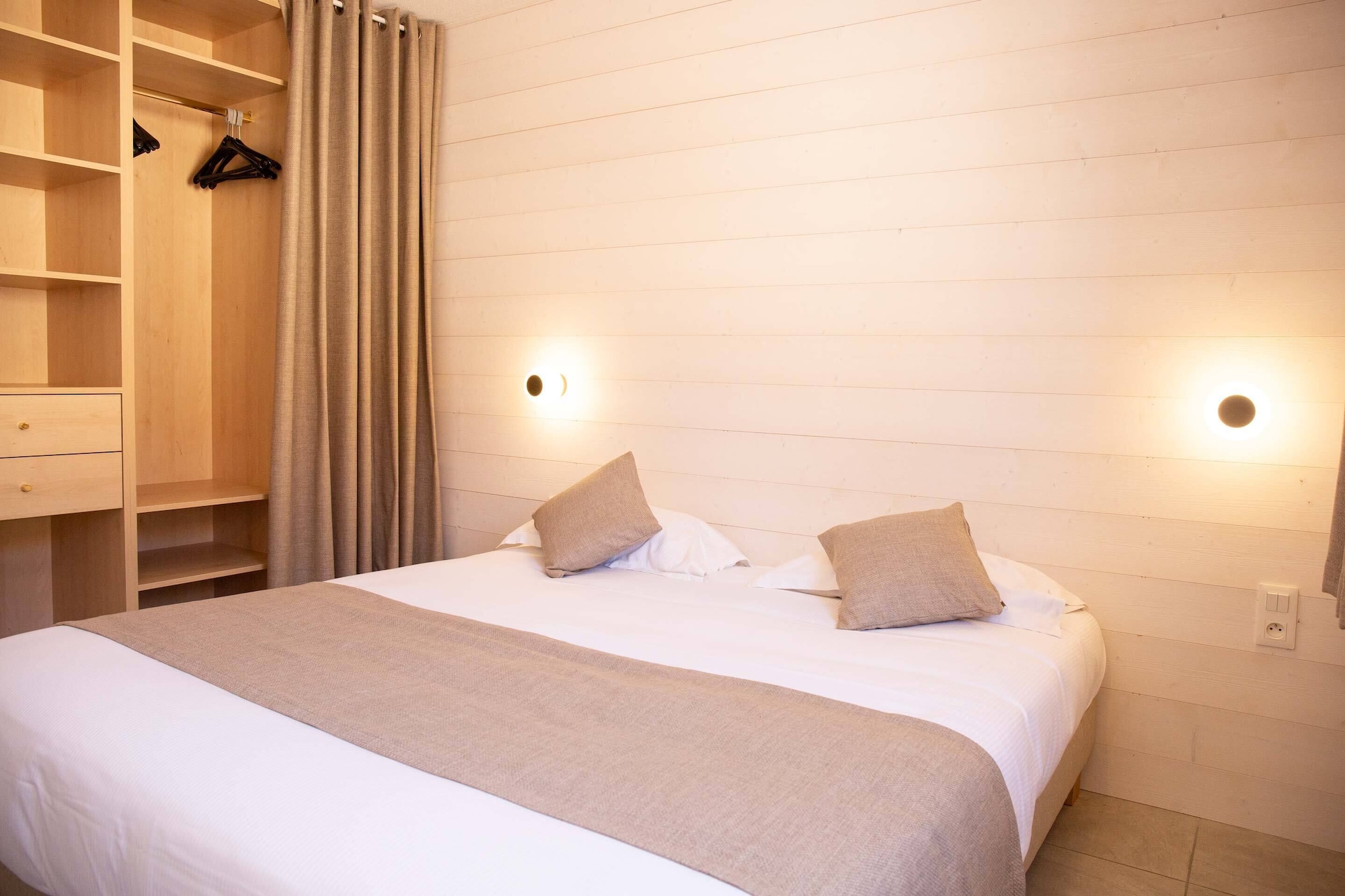1 BEDROOM, APARTMENT