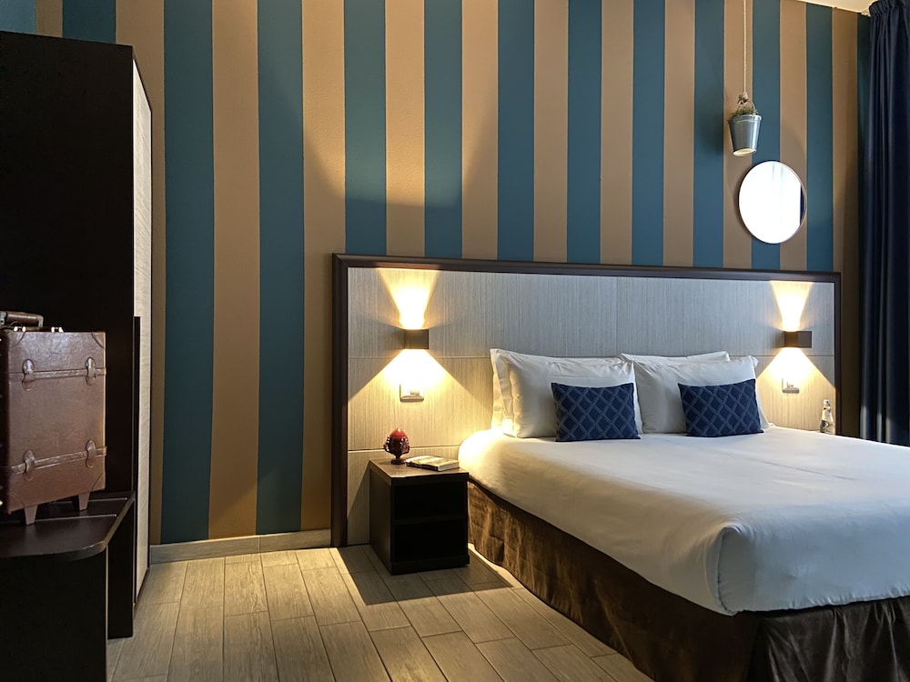 AV Hotel Milano 24/55