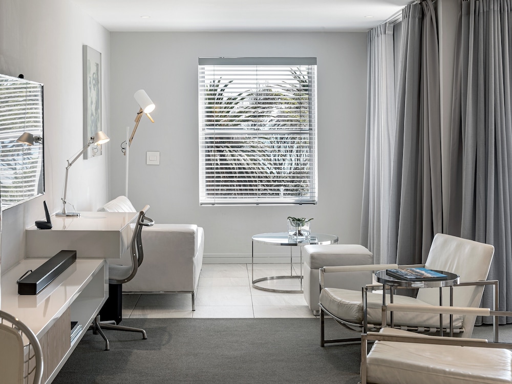 South Beach Camps Bay 32/44