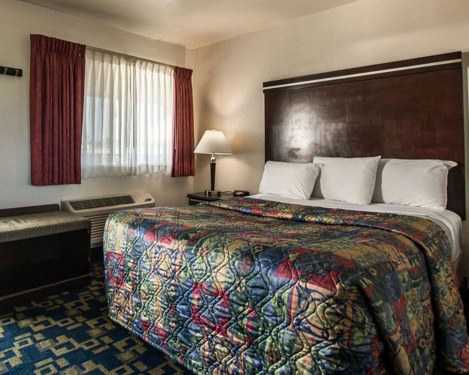 1 Queen Bed - Non-Smoking, Mini Fridge