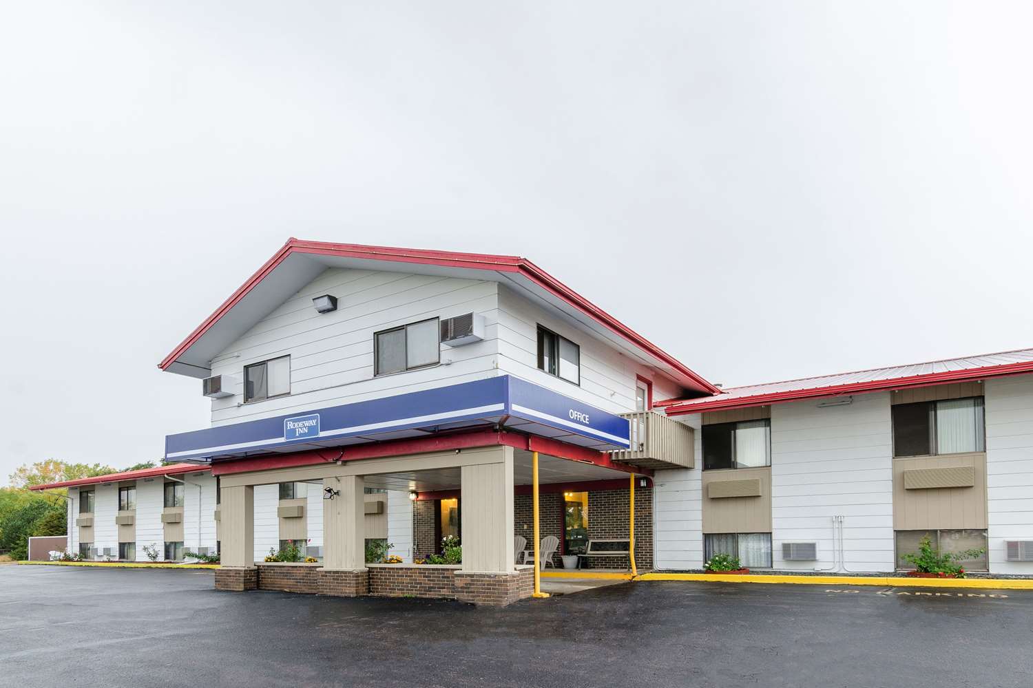 Rodeway Inn Mitchell 2/44