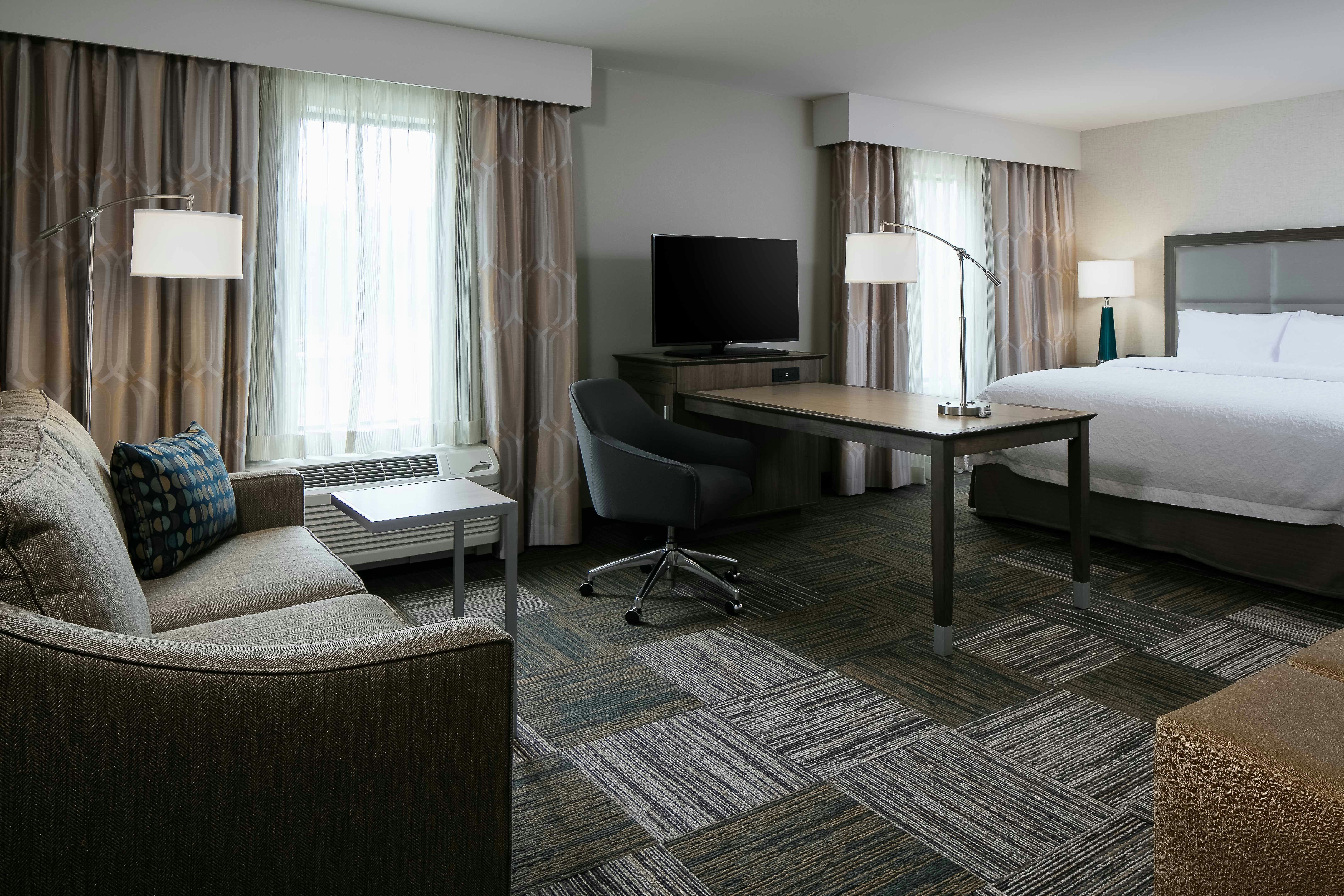 Hampton Inn And Suites Hudson Wi 21/38