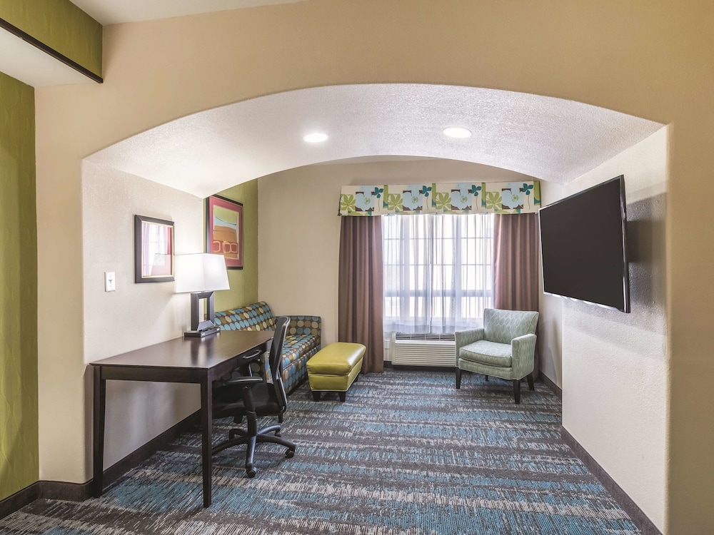 La Quinta Inn & Suites by Wyndham Dallas Grand Prairie South 31/44