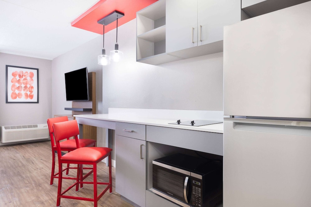 Hawthorn Suites by Wyndham Wichita Airport 38/44