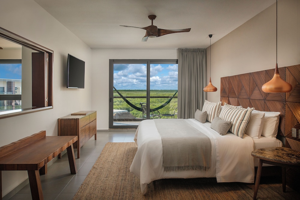 1 Bedroom, Premium, Suite, King Bed, Queen Murphy Bed
