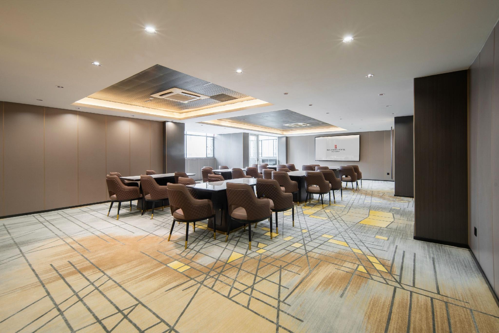 Rezen Dong Hotel (Guangzhou Jingxi Nanfang Hospital Tonghe Subway Station Branch) 44/52