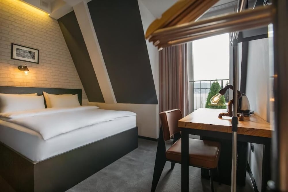 ECONOMY, DOUBLE BED, BALCONY