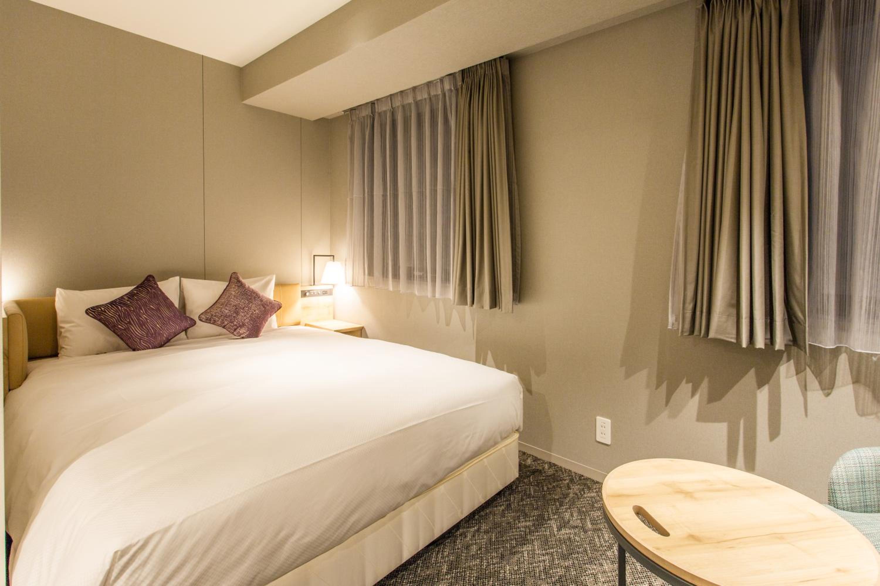 Universal, Double Bed