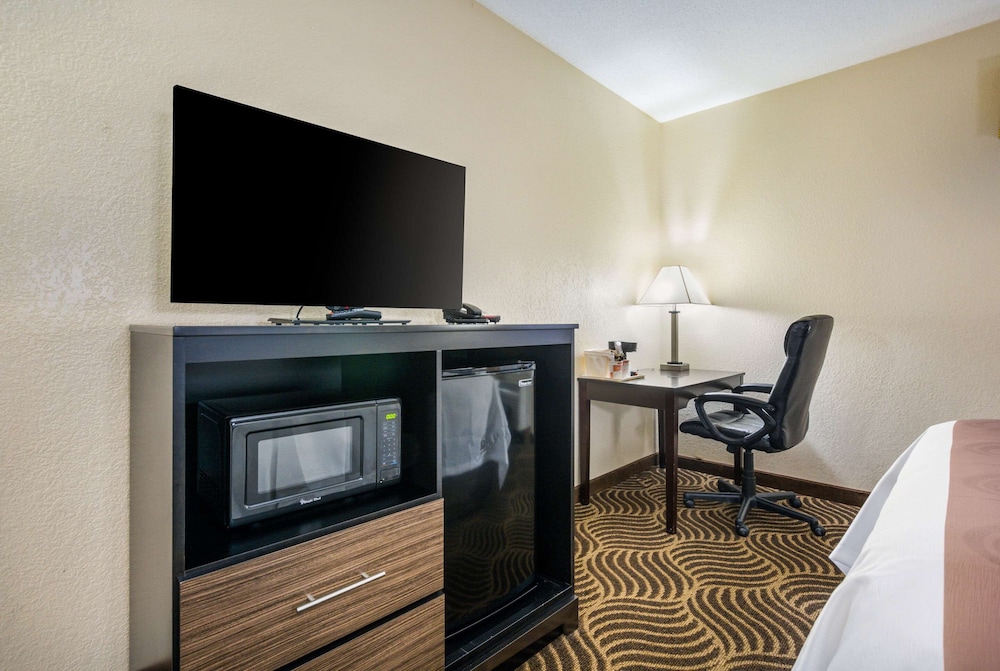 Quality Inn and Suites Florence Cincinnati South 38/48