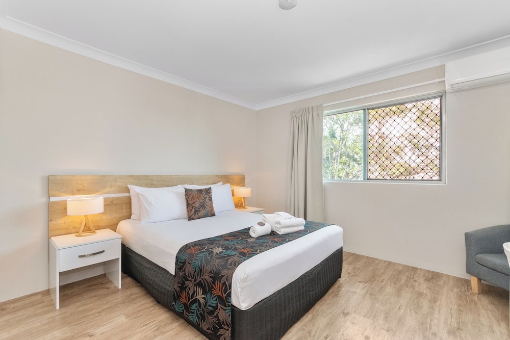 Upstairs, Motel, Queen Bed
