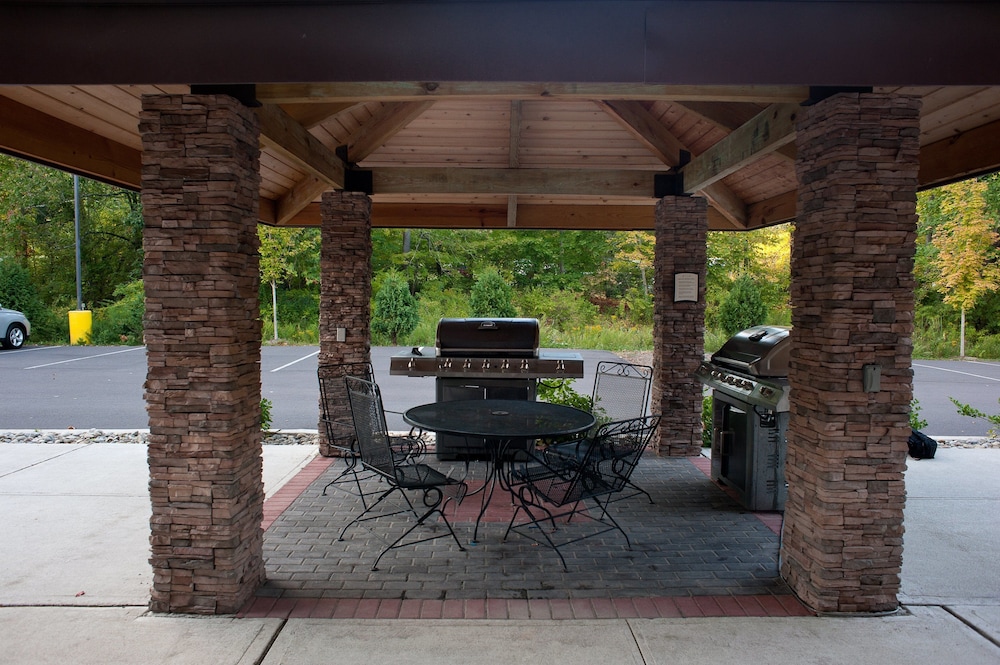 Staybridge Suites East Stroudsburg Poconos 46/69