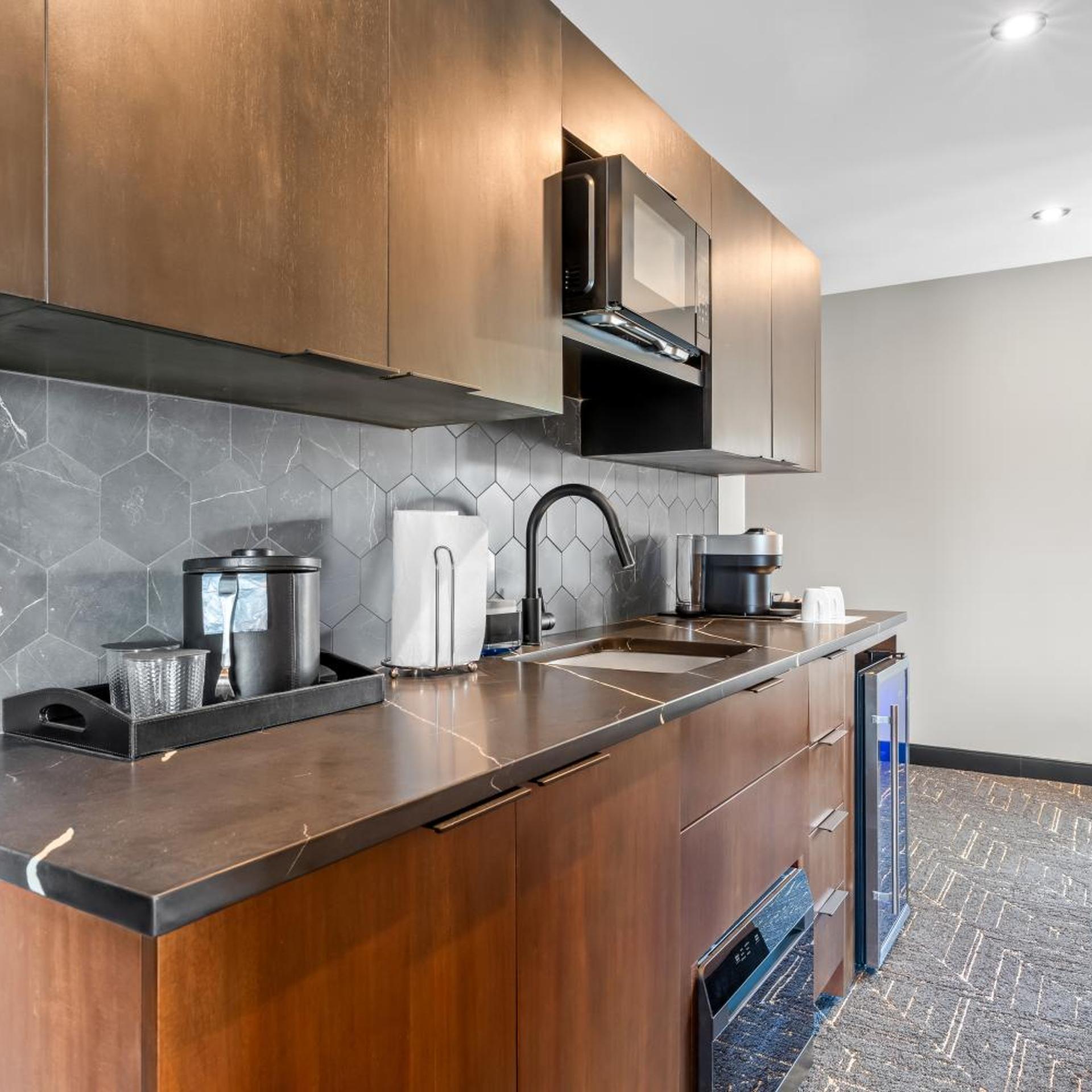 Beacon Suites Hotel 9/49