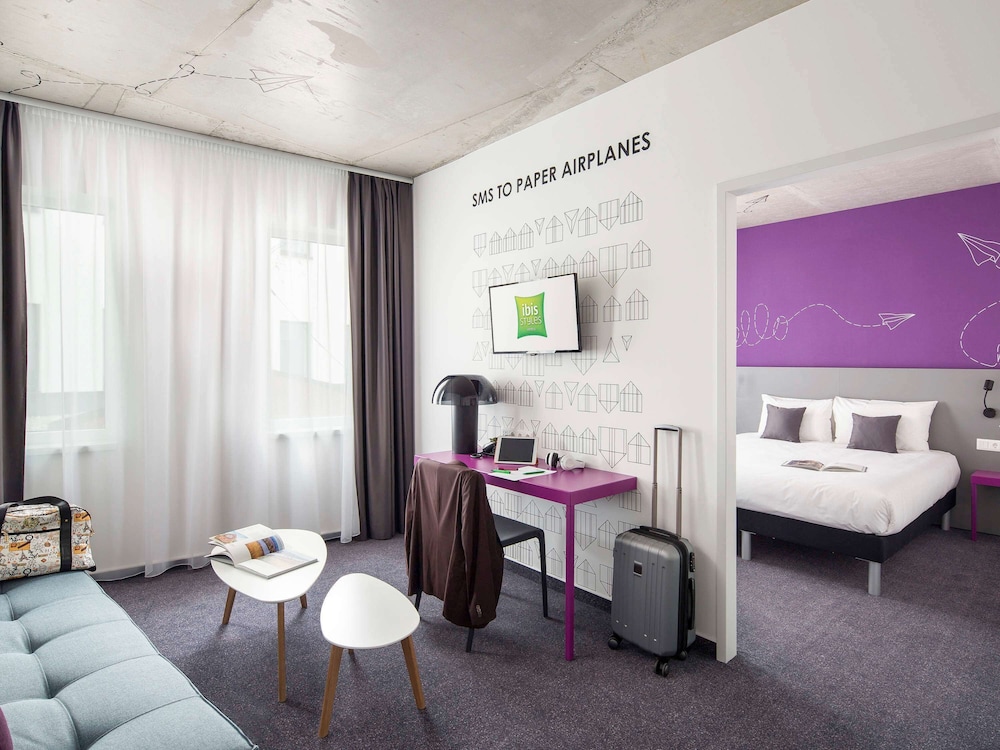 SUITE, DOUBLE BED, SOFA