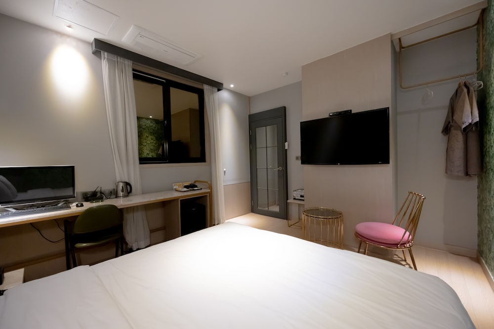 Hound Hotel Seomyeon-Bumcheon 20/50