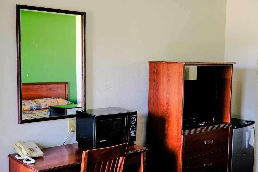 Budget Inn and Suites Stockton 48/55