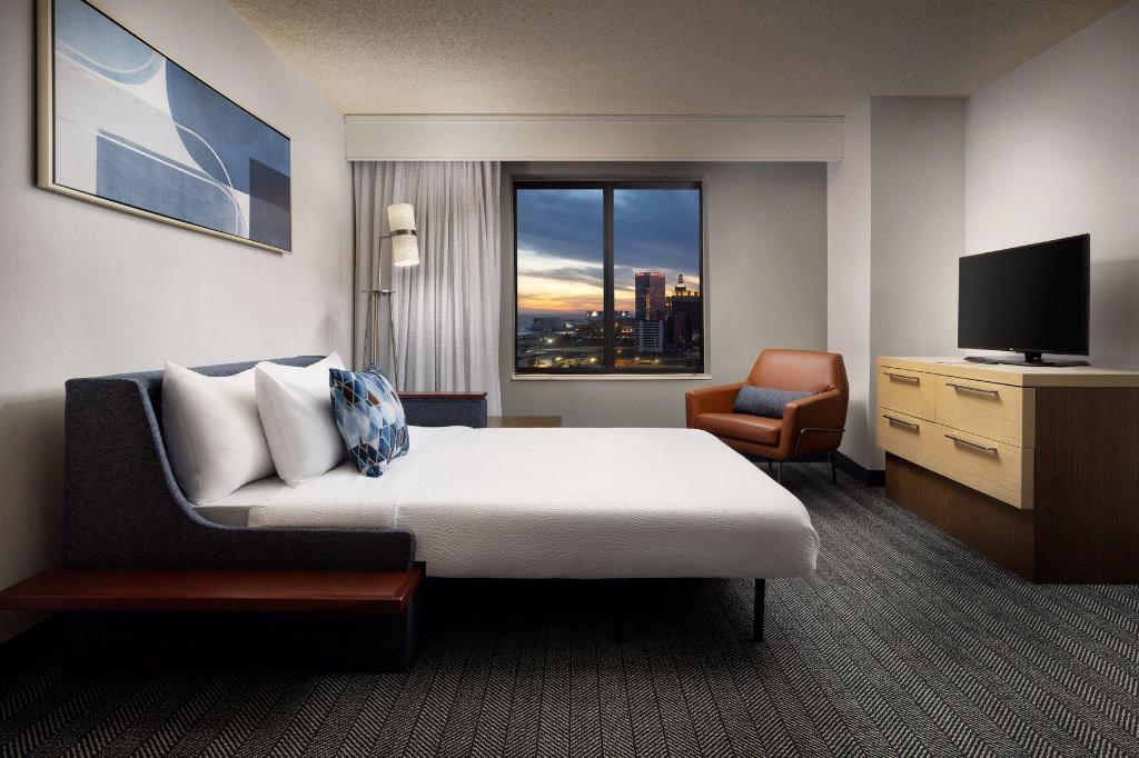 1 Bedroom, 2 Rooms, Suite, King Bed