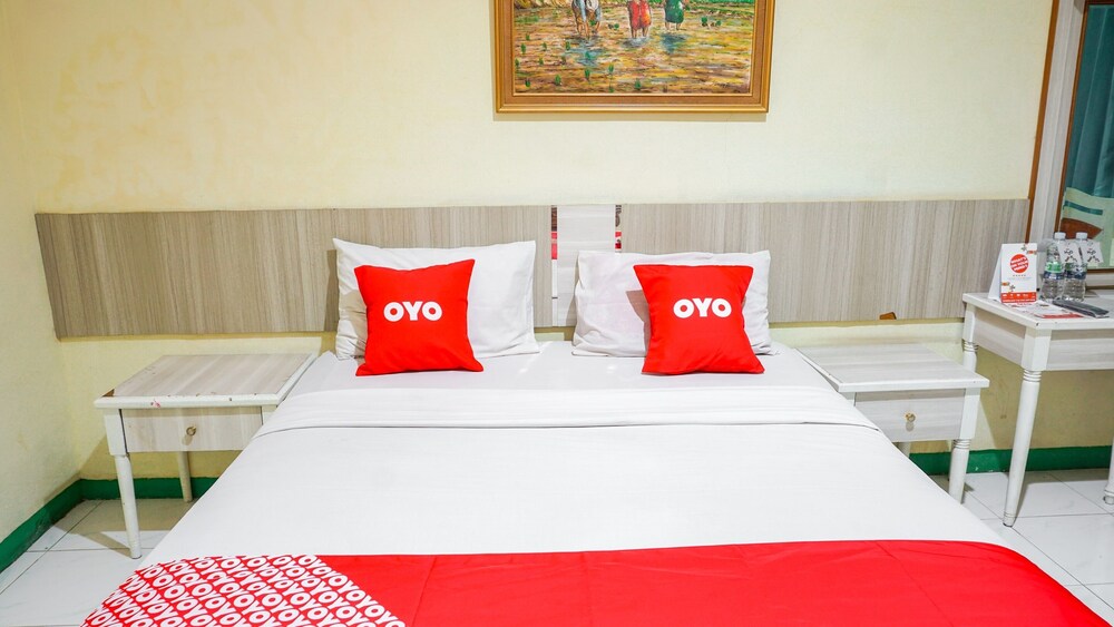 OYO 2085 Chrysanta Near RSUP Hasan Sadikin 6/40