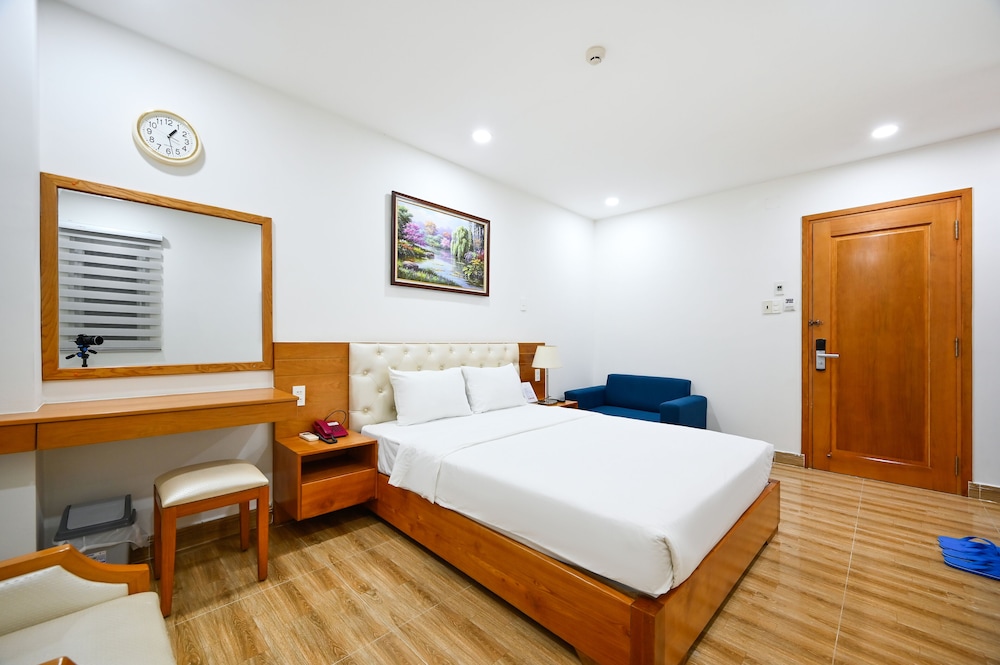 Vivian Hotel 10/19