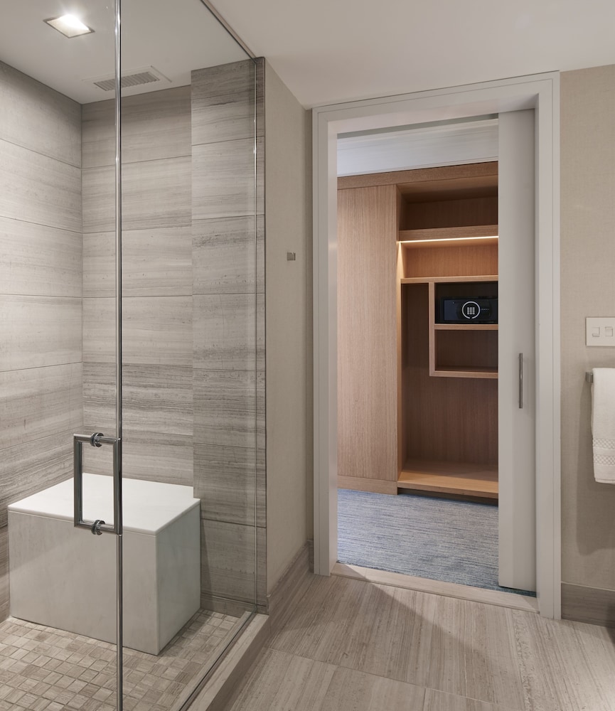 THE RITZ-CARLTON CHICAGO 11/42