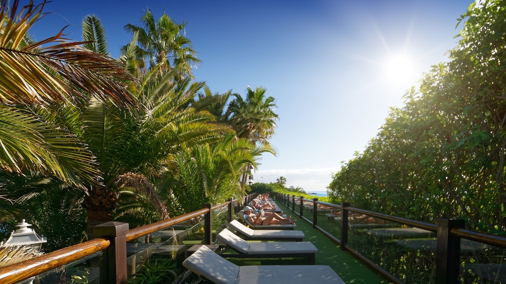 Parque Tropical Hotel 58/66