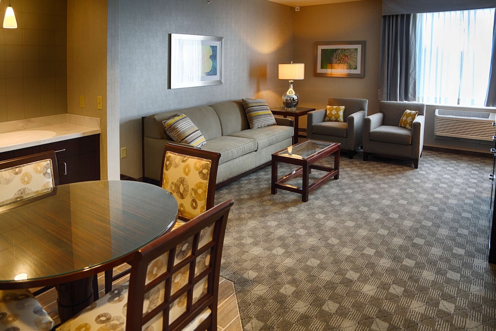 Doubletree By Hilton Lawrenceburg 24/33