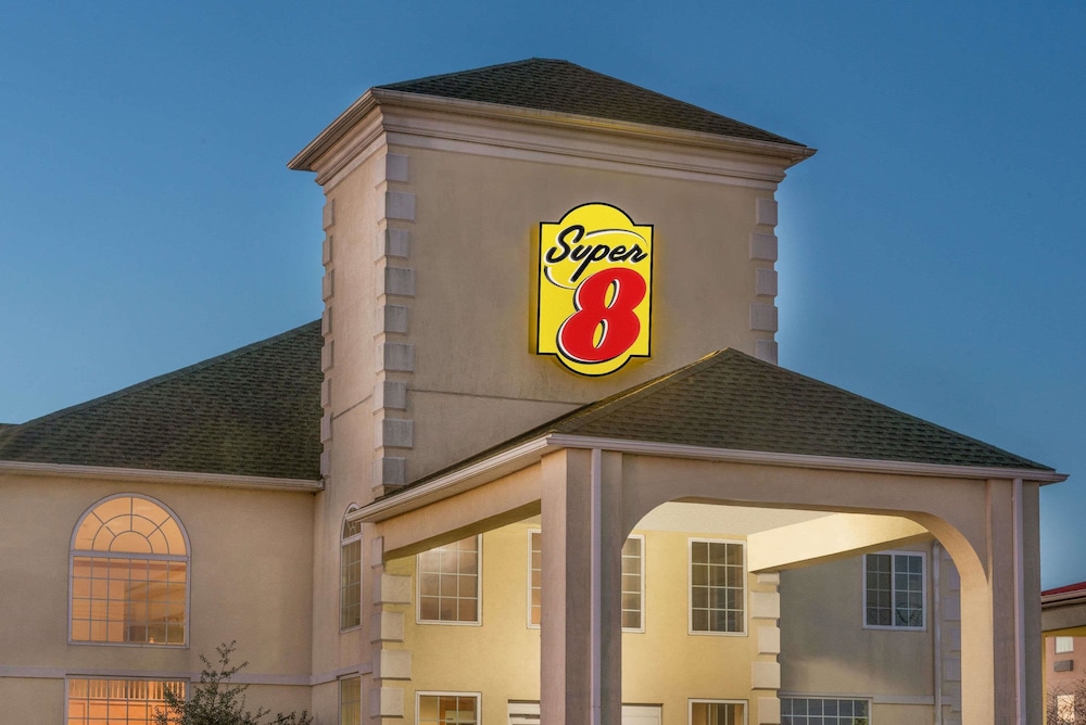 Super 8 by Wyndham Harrisburg Hershey North 3/20