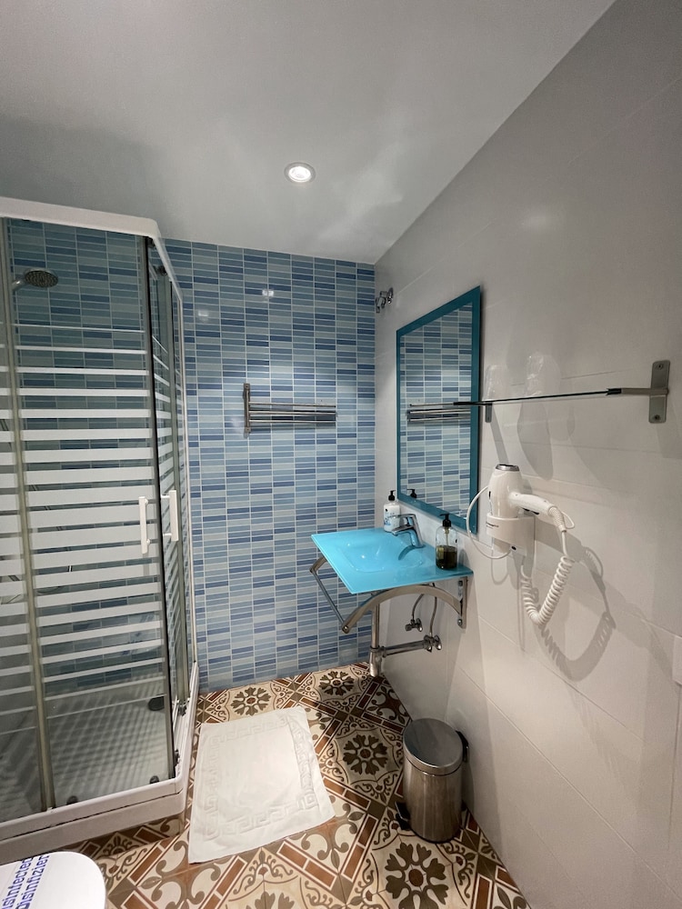 Hostal Nova 61/64