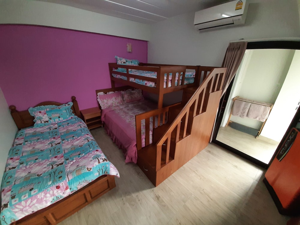ROOM, BUNK BED
