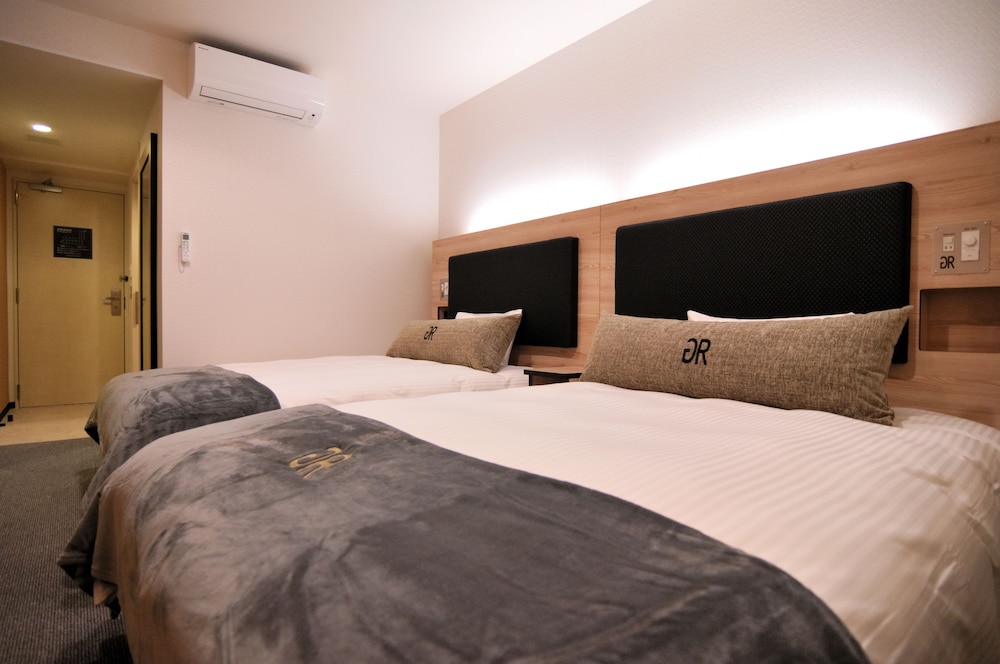 Adjoining, 4 Double Beds, Sofa, Smoking