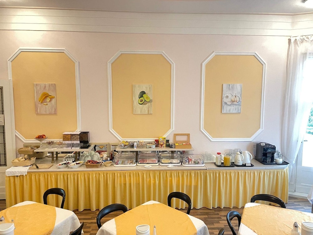 Castell Hotel 38/49