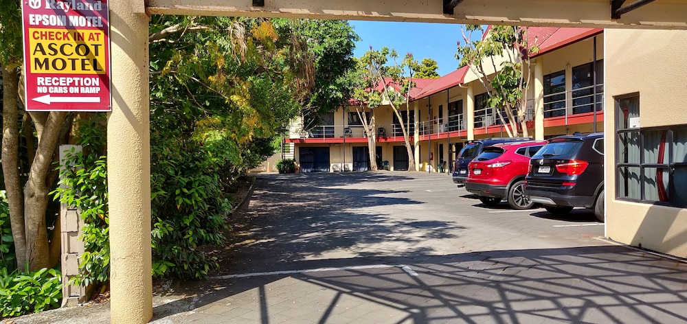 RAYLAND EPSOM MOTEL 26/36