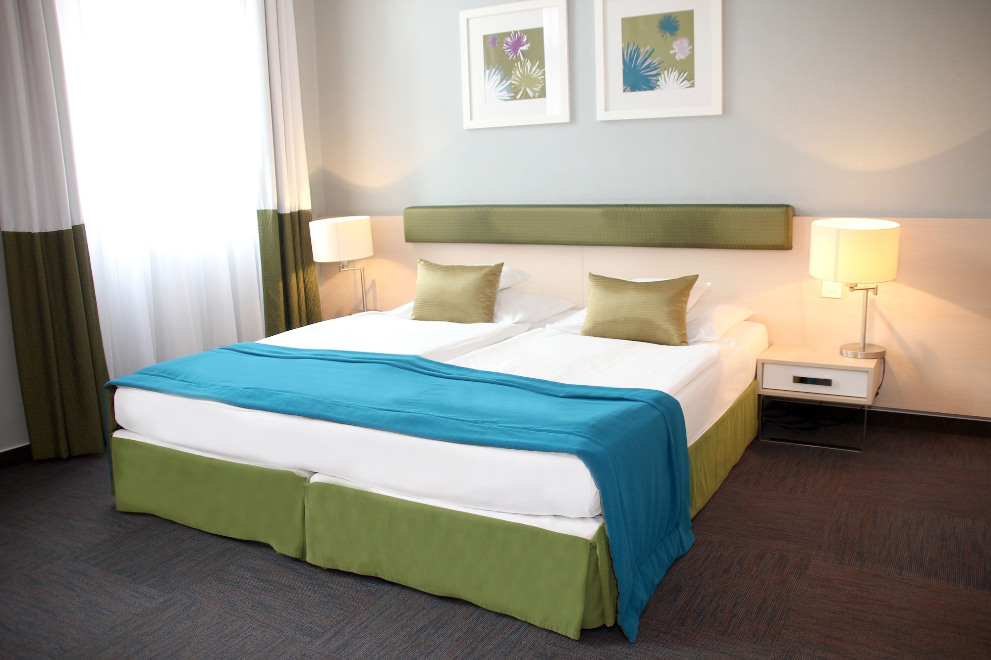 PLUS, DOUBLE OR TWIN BED, STREET VIEW