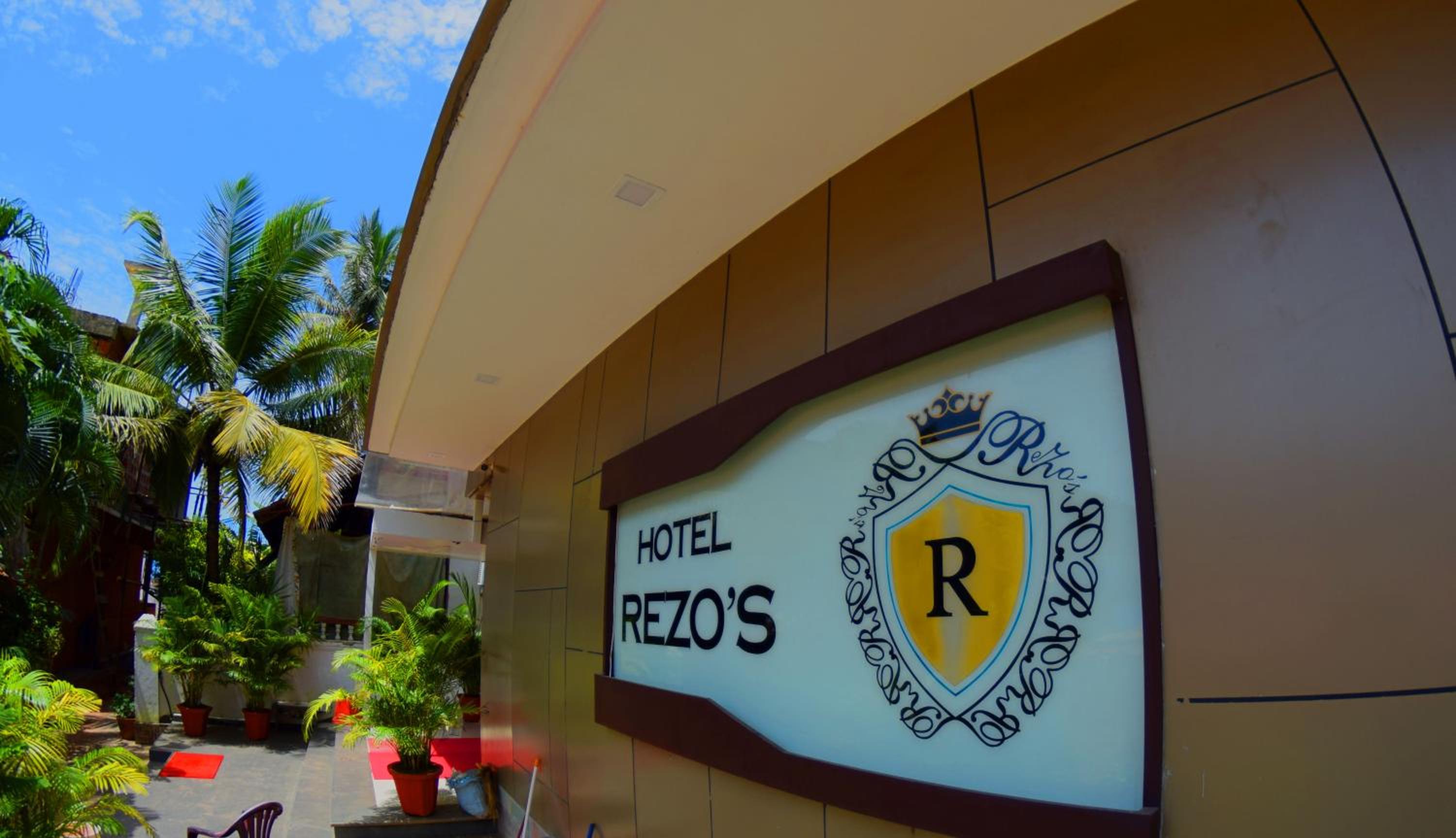 Rezo's Hotel 2/21