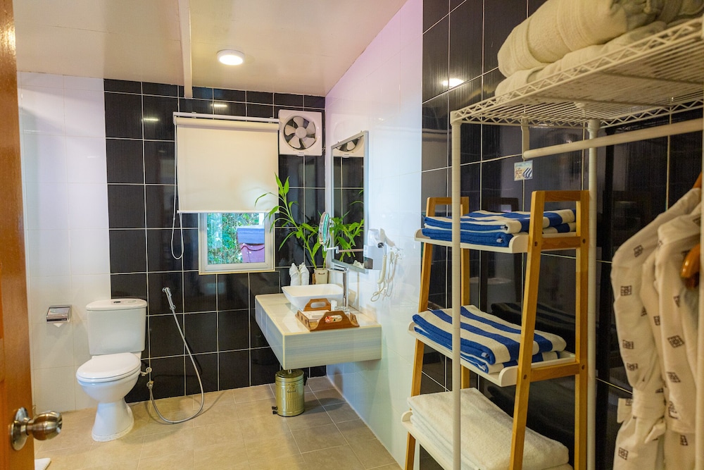 Sutera Sanctuary Lodges at Manukan Island 49/50