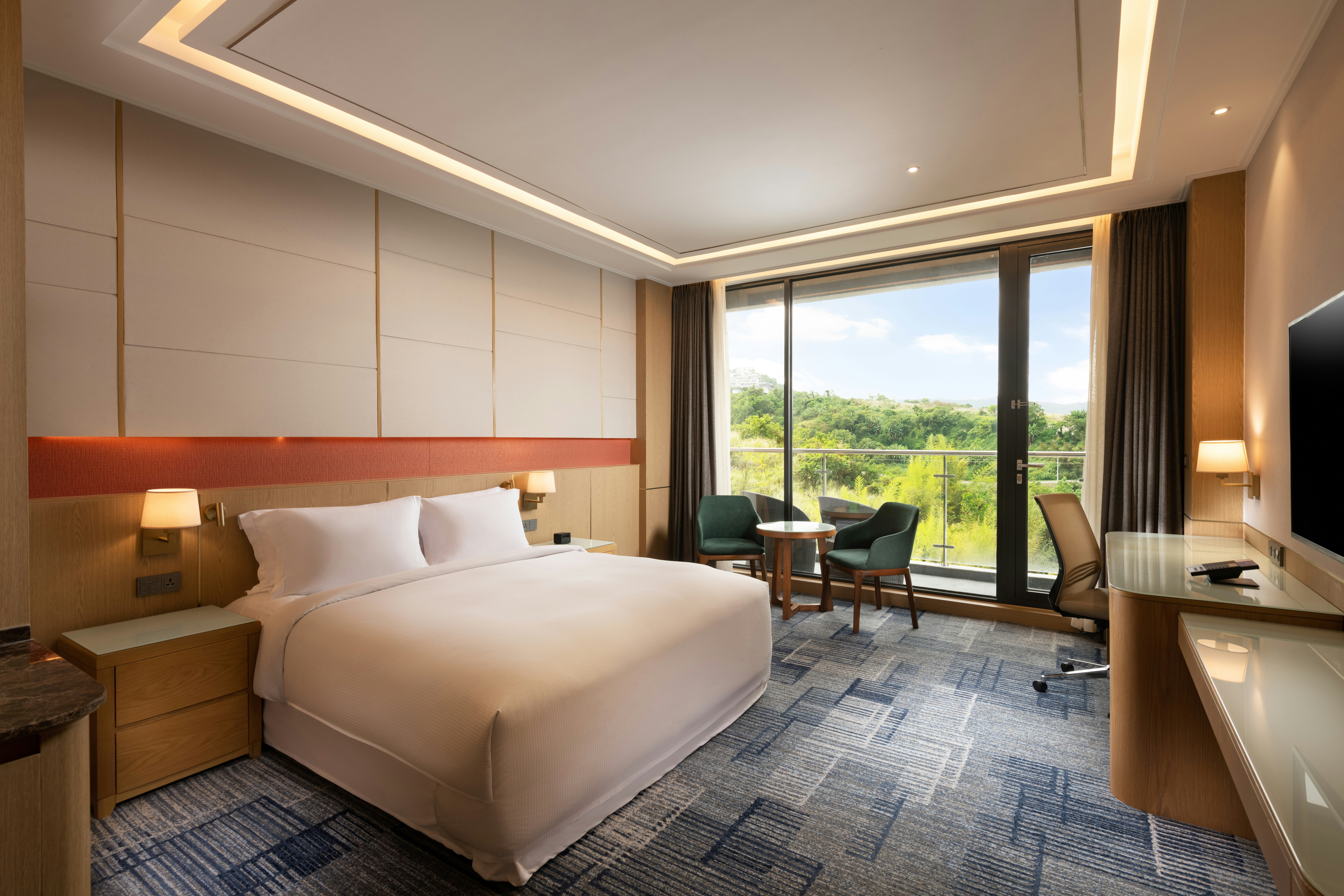 EXECUTIVE, KING BED, BALCONY