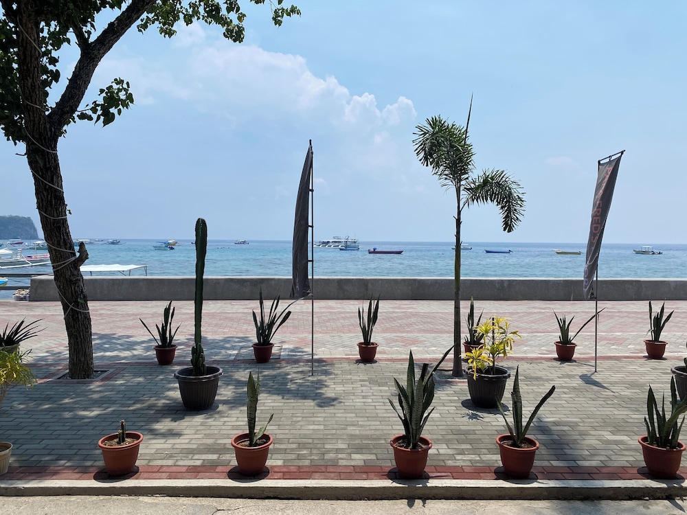 Papa Fred S Beach Resort 68/70